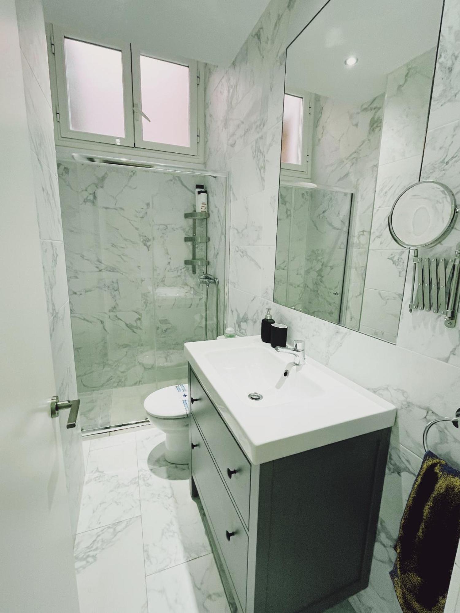Dplace To Be - Amazing Apartments In Historic Center Madrid Room photo