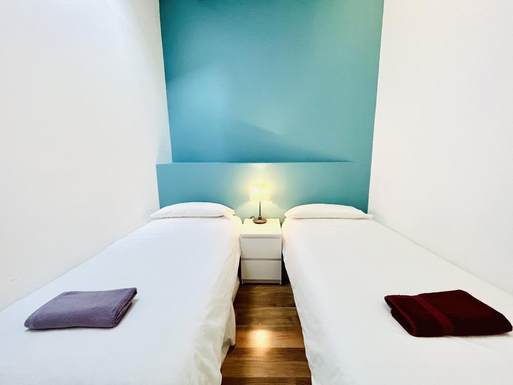 Dplace To Be - Amazing Apartments In Historic Center Madrid Room photo