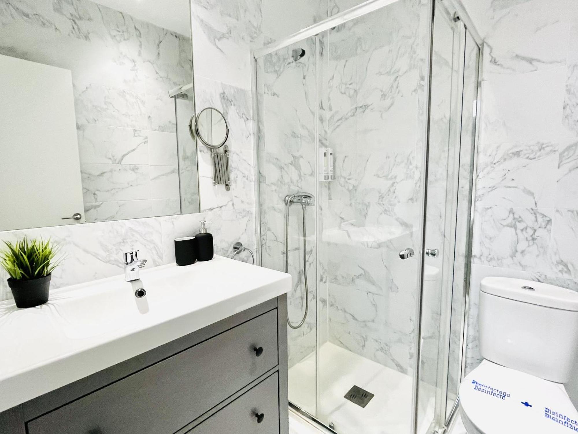 Dplace To Be - Amazing Apartments In Historic Center Madrid Room photo